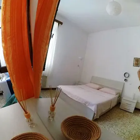4family Central With A Balcony דירה ונציה